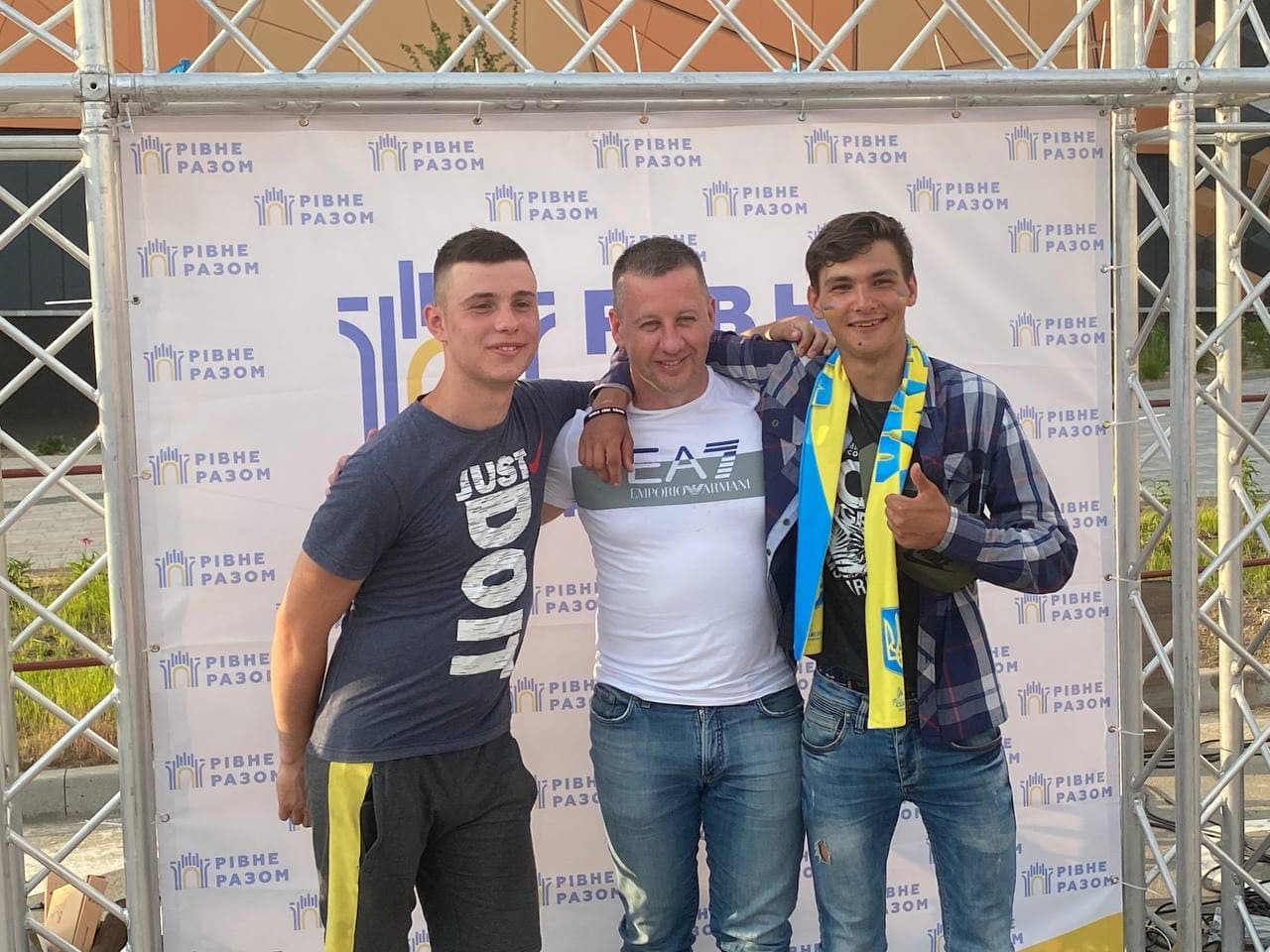 Рівняни разом вболівали за збірну України у фан зоні «На Щасливому»