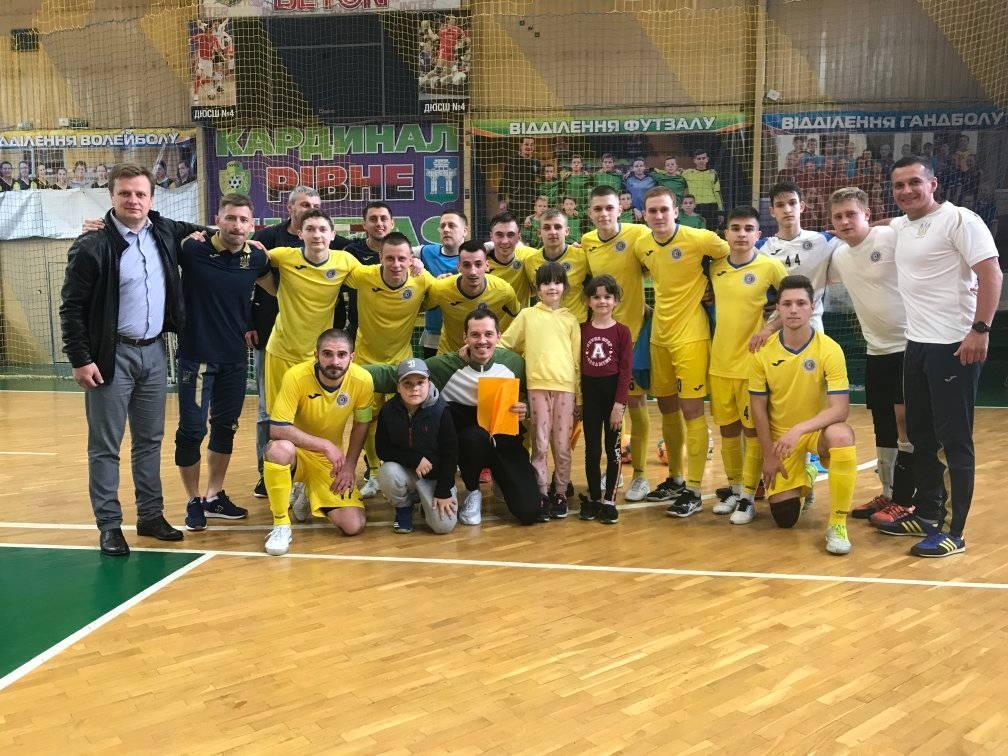 Рівненські футзалісти незважаючи на проблеми з воротарями здобули перемогу у 1/4 фіналу (ВІДЕО)