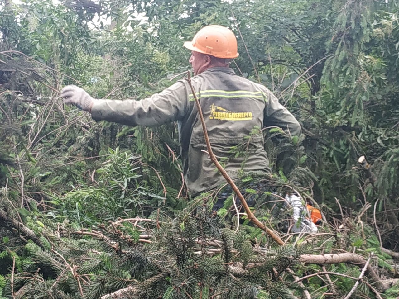 Енергетики Рівненщини звітують про закінчення відновлювальних робіт