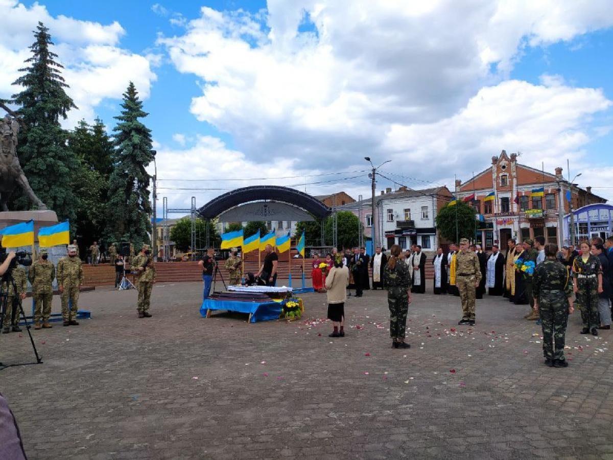 На Рівненщині прощаються з бійцем, який боровся за життя шість років