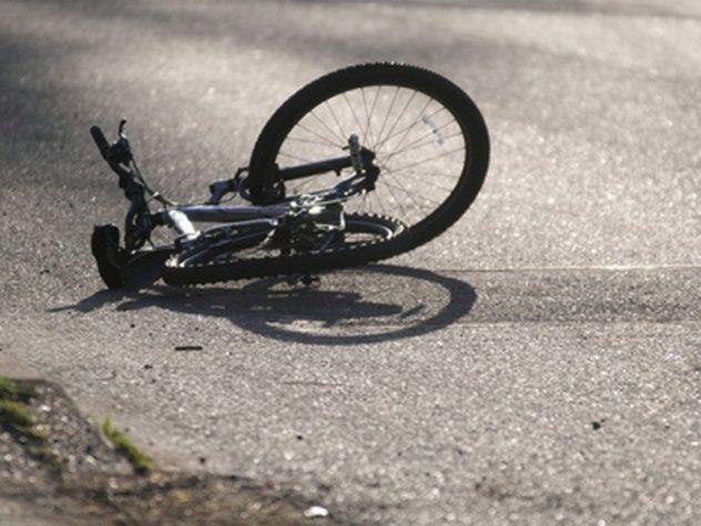 В Рівному автівка збила кур‘єра на велосипеді