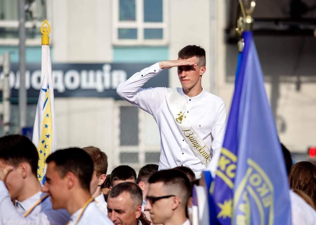 На Рівненщині майже 30 тисяч випускників отримають атестати На Рівненщині майже 30 тисяч випускників отримають атестати