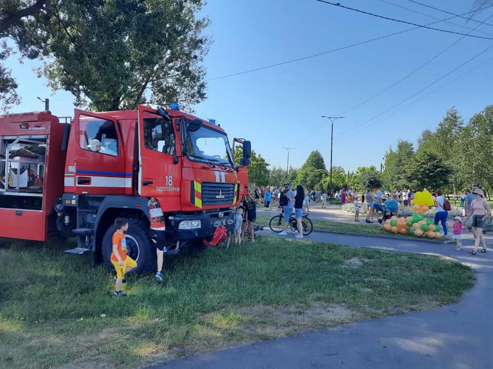 Здолбунівські рятувальники влаштували показ техніки Здолбунівські рятувальники влаштували показ техніки