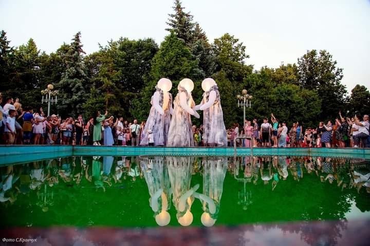 Французькі митці влаштували феєрію в центрі Рівного (ФОТО)