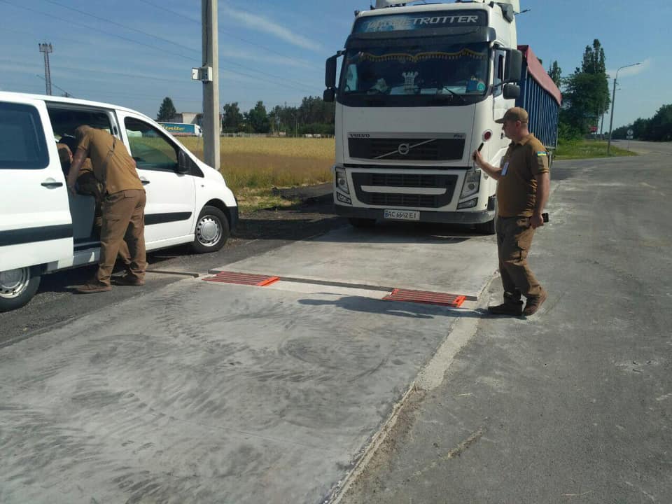9 перевантажених фур виявив габаритно-ваговий комплекс, який відновив роботу на Рівненщині