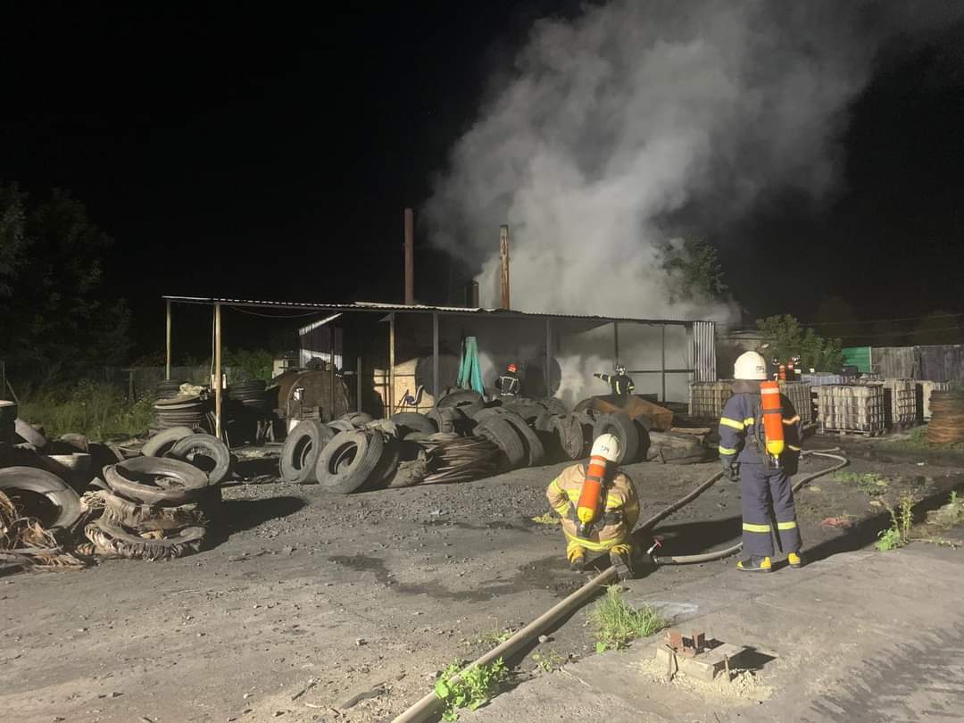 Здолбунівські рятувальники ліквідували пожежу у приватному господарстві Здолбунівські рятувальники ліквідували пожежу у приватному господарстві