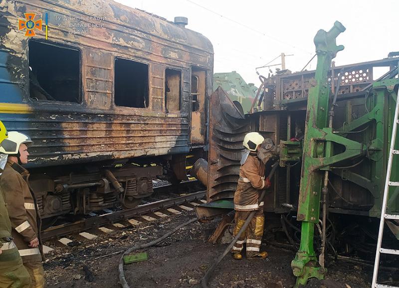 На Полтавщині на переїзді після зіткнення потяг та вантажний автомобіль загорілися (ФОТО)