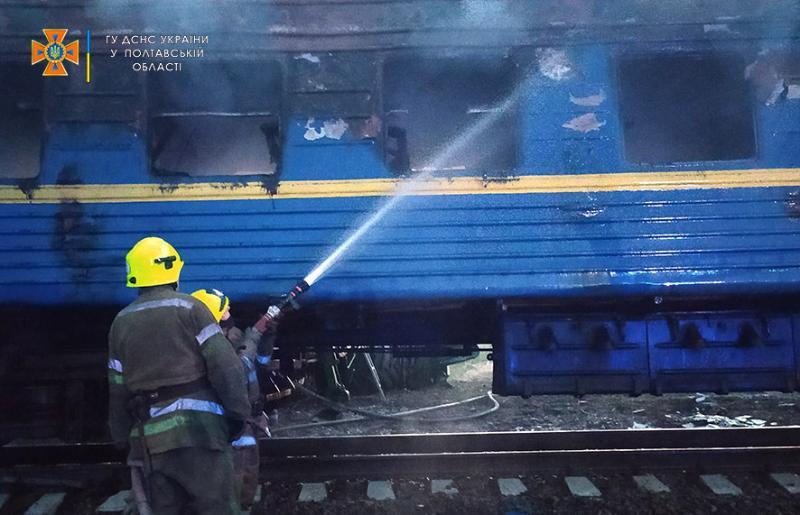 На Полтавщині на переїзді після зіткнення потяг та вантажний автомобіль загорілися (ФОТО)