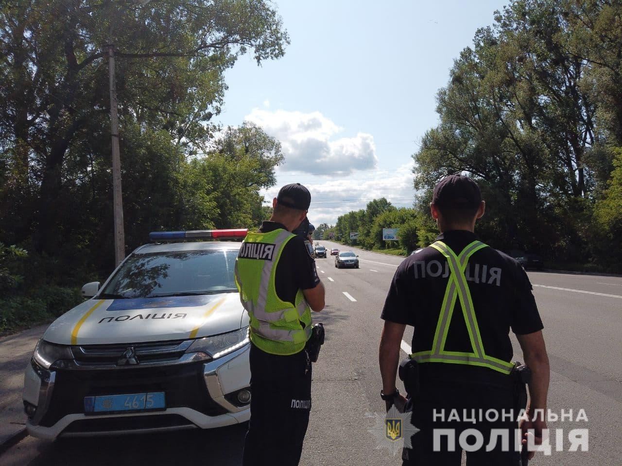 На Рівненщині поліція збільшила кількість екіпажів, які слідкують за безпекою руху