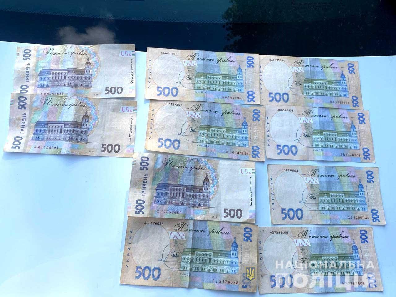 На Рівненщині позбавлений прав водій намагався відкупитися від поліцейських хабарем На Рівненщині позбавлений прав водій намагався відкупитися від поліцейських хабарем