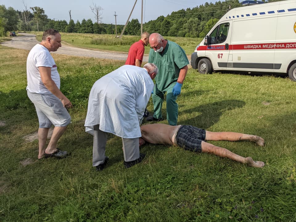 Неподалік Рівного у водоймі ледве не втопився чоловік