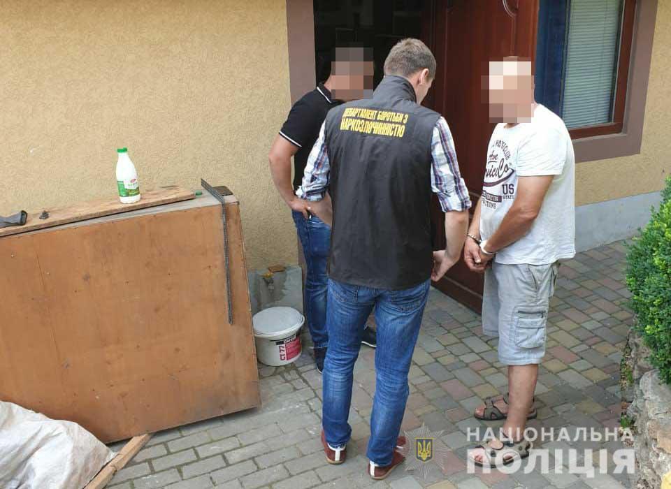 У Рівному поліцейські затримали підозрюваного у збуті психотропної речовини