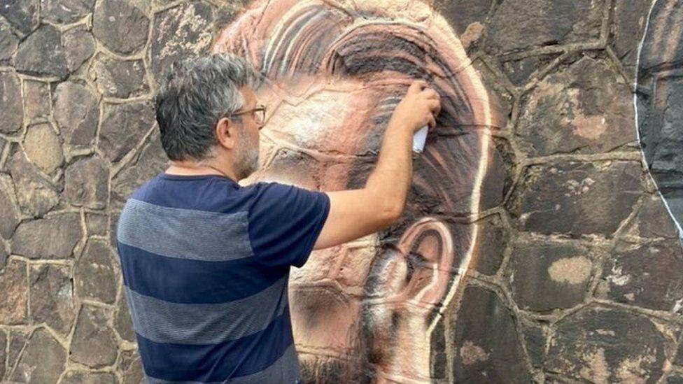 Вуличний художник закарбував футболістів збірної Англії на міській стіні