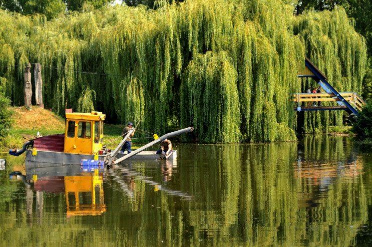 Жителі Рівненщині самостійно розпочали чистити водойми Жителі Рівненщині самостійно розпочали чистити водойми