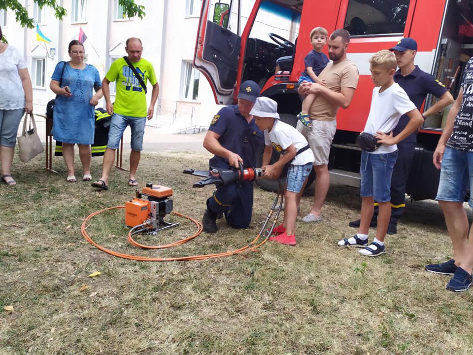Рятувальники на Рівненщині святкували разом з дітьми річницю міста