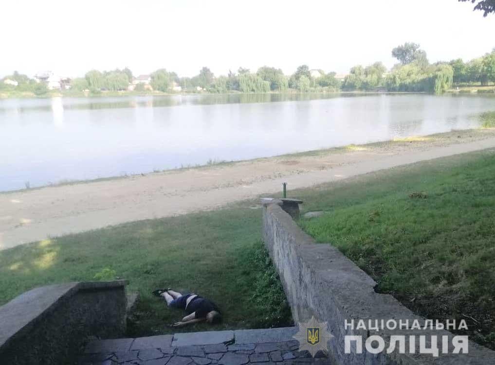 Допоможіть упізнати особу загиблого, тіло якого виявили поблизу водойми в Рівному