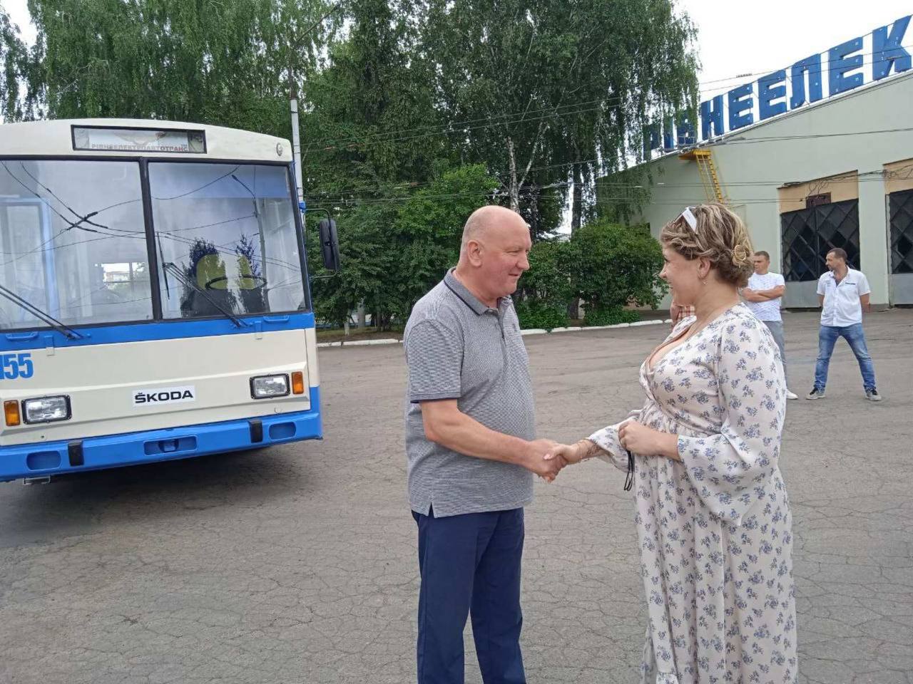 У Рівному оновили старий тролейбус (фото)