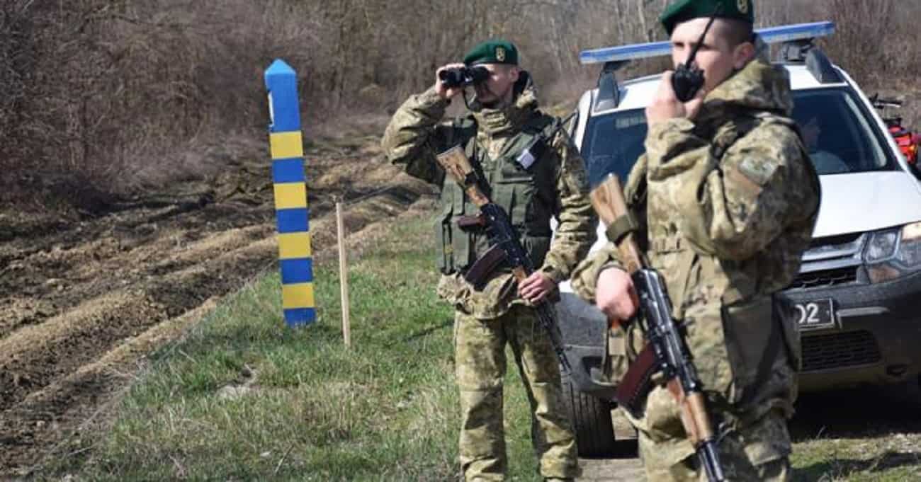 Правопорушники заволоділи табельною зброєю українських прикордонників
