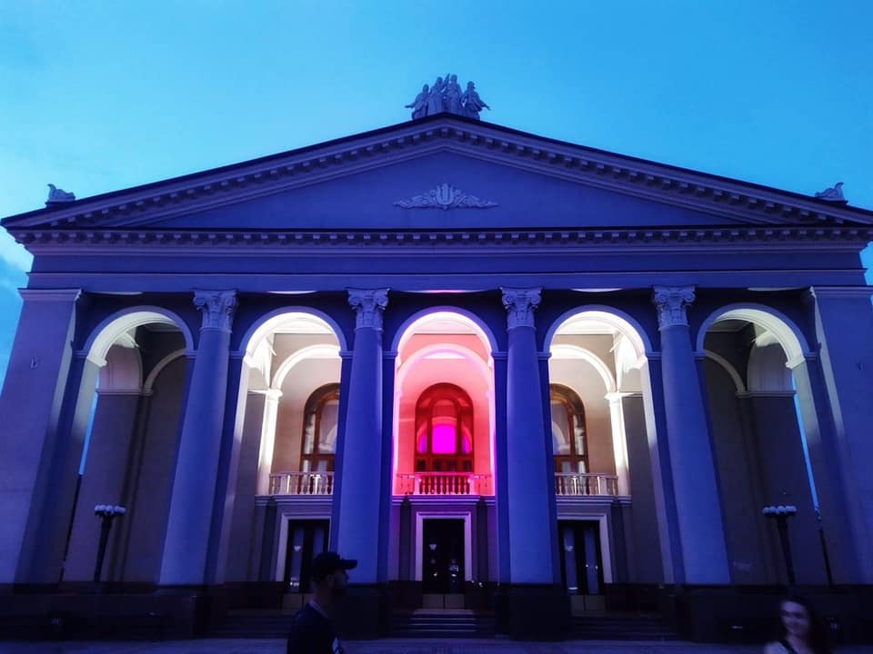 Міський Центр вакцинації переїжджає до Рівненського театру Міський Центр вакцинації переїжджає до Рівненського театру