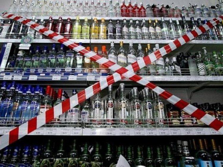Депутати хочуть заборонити продаж алкоголю і тютюну в неспеціалізованих магазинах