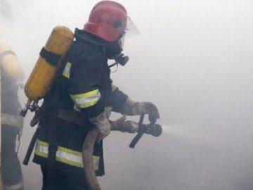 На Рівненщині під час пожежі врятували легковий автомобіль