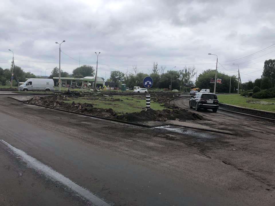 Рух транспорту на перехресті вулиць Макарова-Дубенська у Рівному не припинено