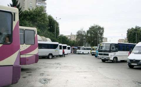 Рівняни скаржаться на автостанцію «Залізнична»