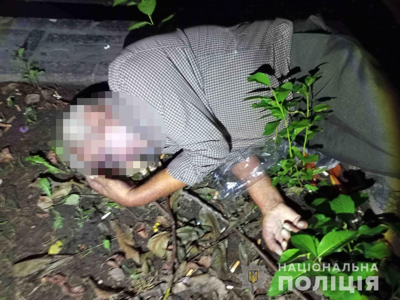 Чоловіка без ознак життя виявили у Рівному: допоможіть встановити його особу