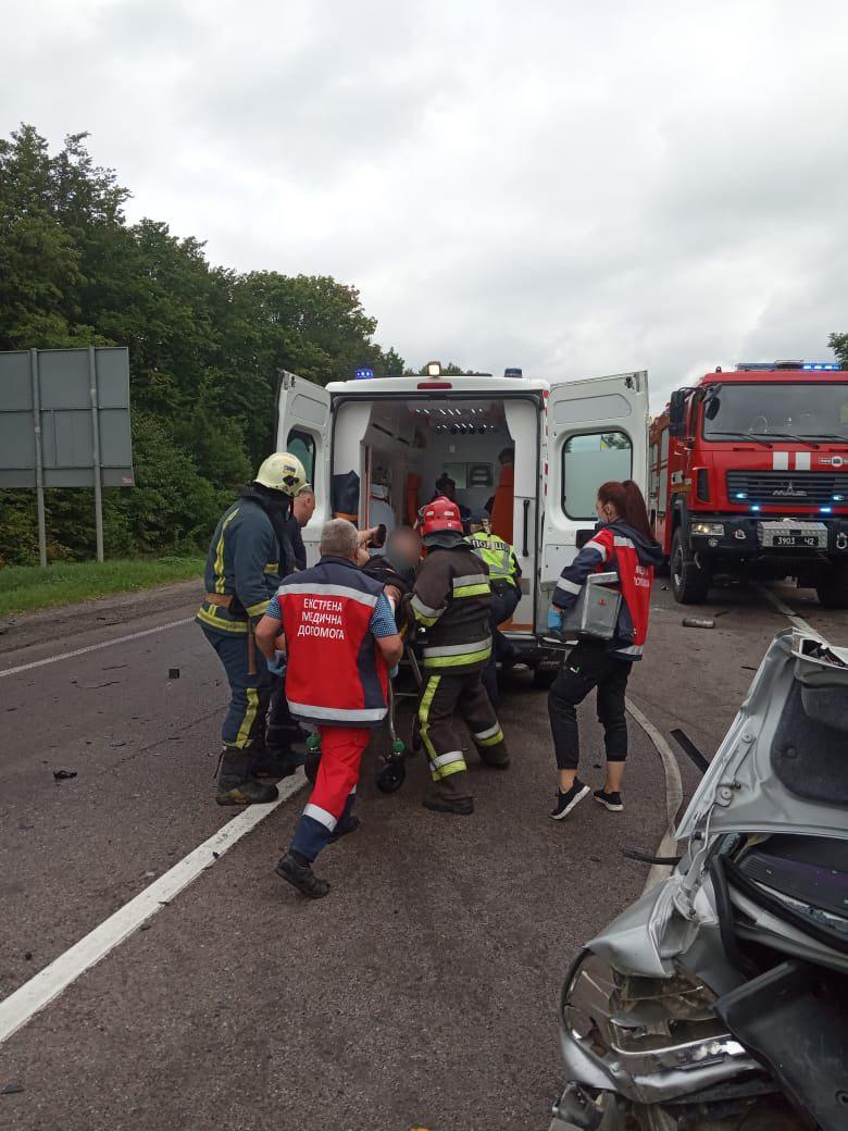 У ліквідації наслідків потрійного ДТП надали допомогу рятувальники Рівненщини