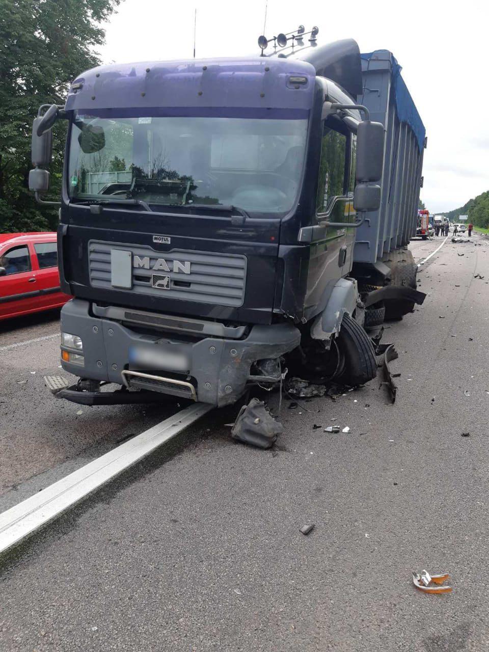 У ліквідації наслідків потрійного ДТП надали допомогу рятувальники Рівненщини