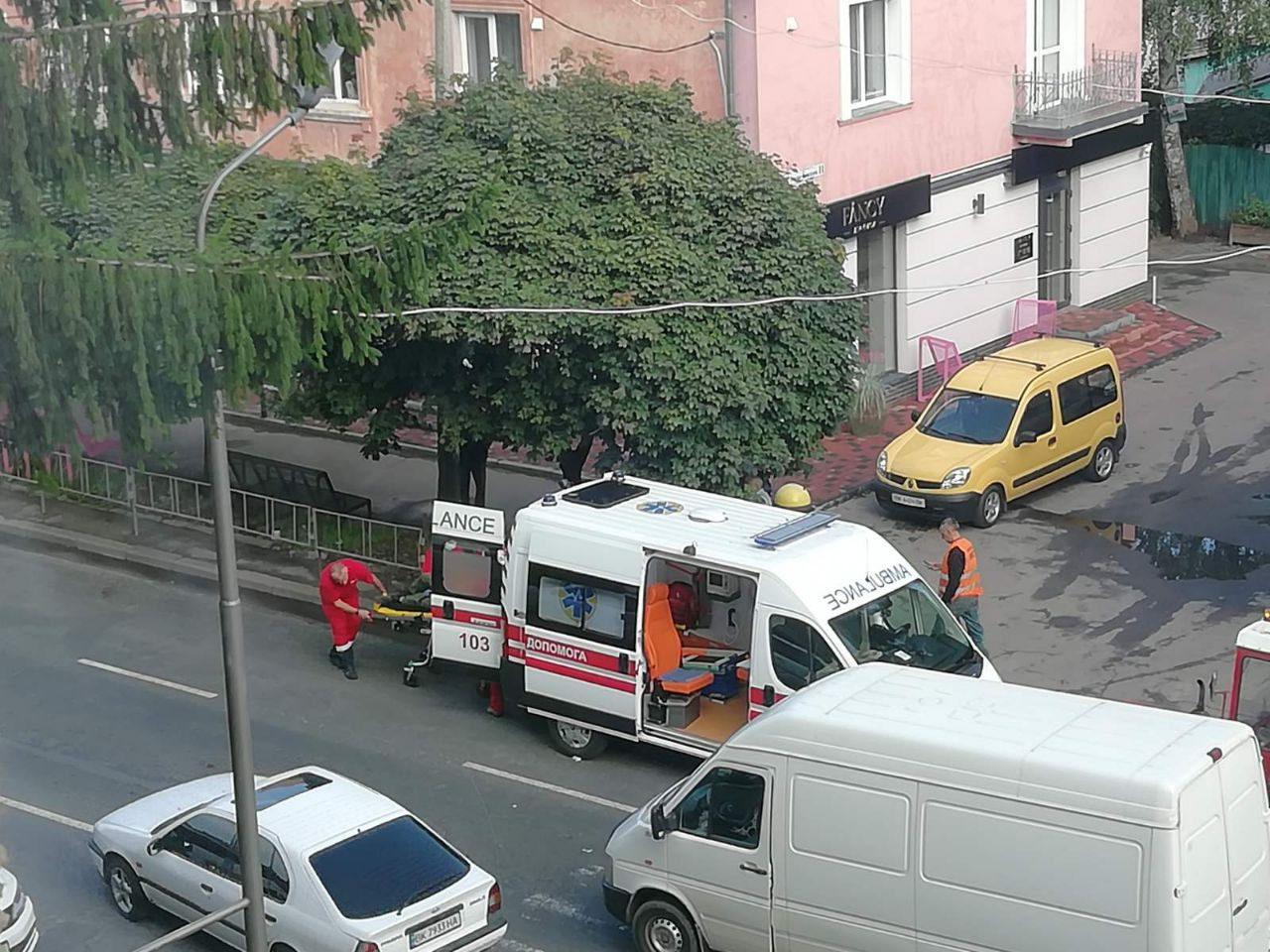 У Рівному автомобіль збив людину