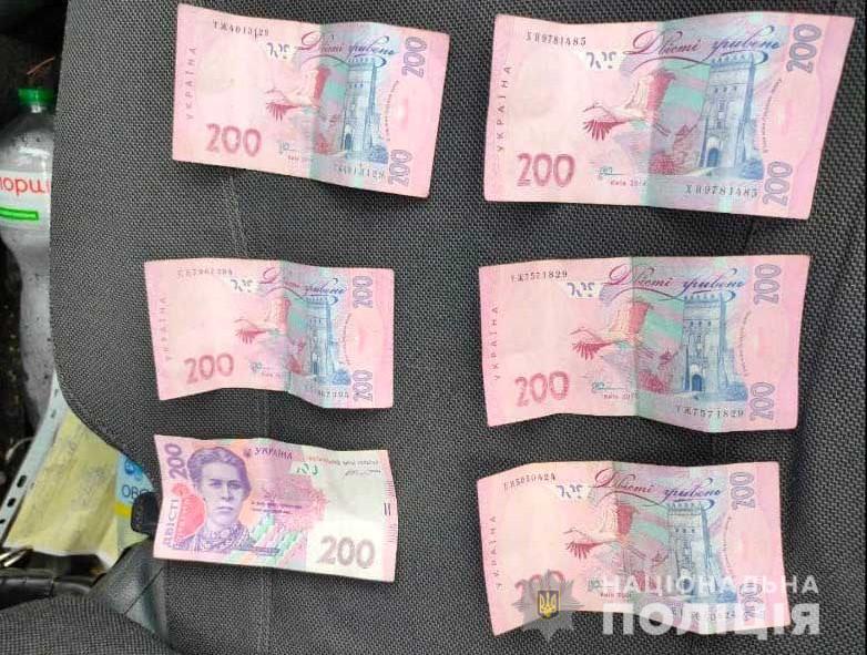 На Рівненщині порушник дав хабар поліцейським На Рівненщині порушник дав хабар поліцейським