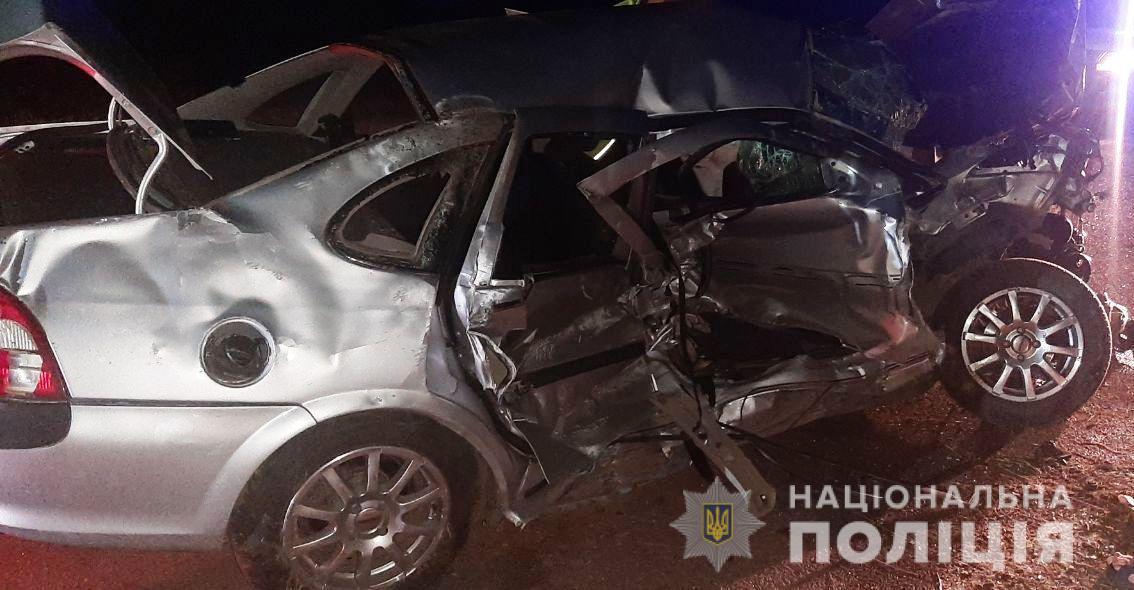 На Рівненщині в автівці, яка перекинулася постраждали четверо волинян, серед яких неповнолітній