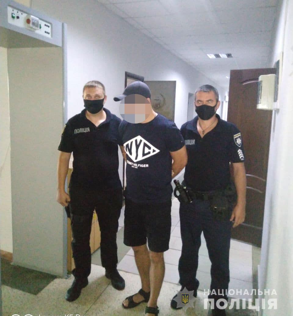 Підозрюваний в умисному вбивстві після 8 місяців переховування з&#8217;явився в поліцію
