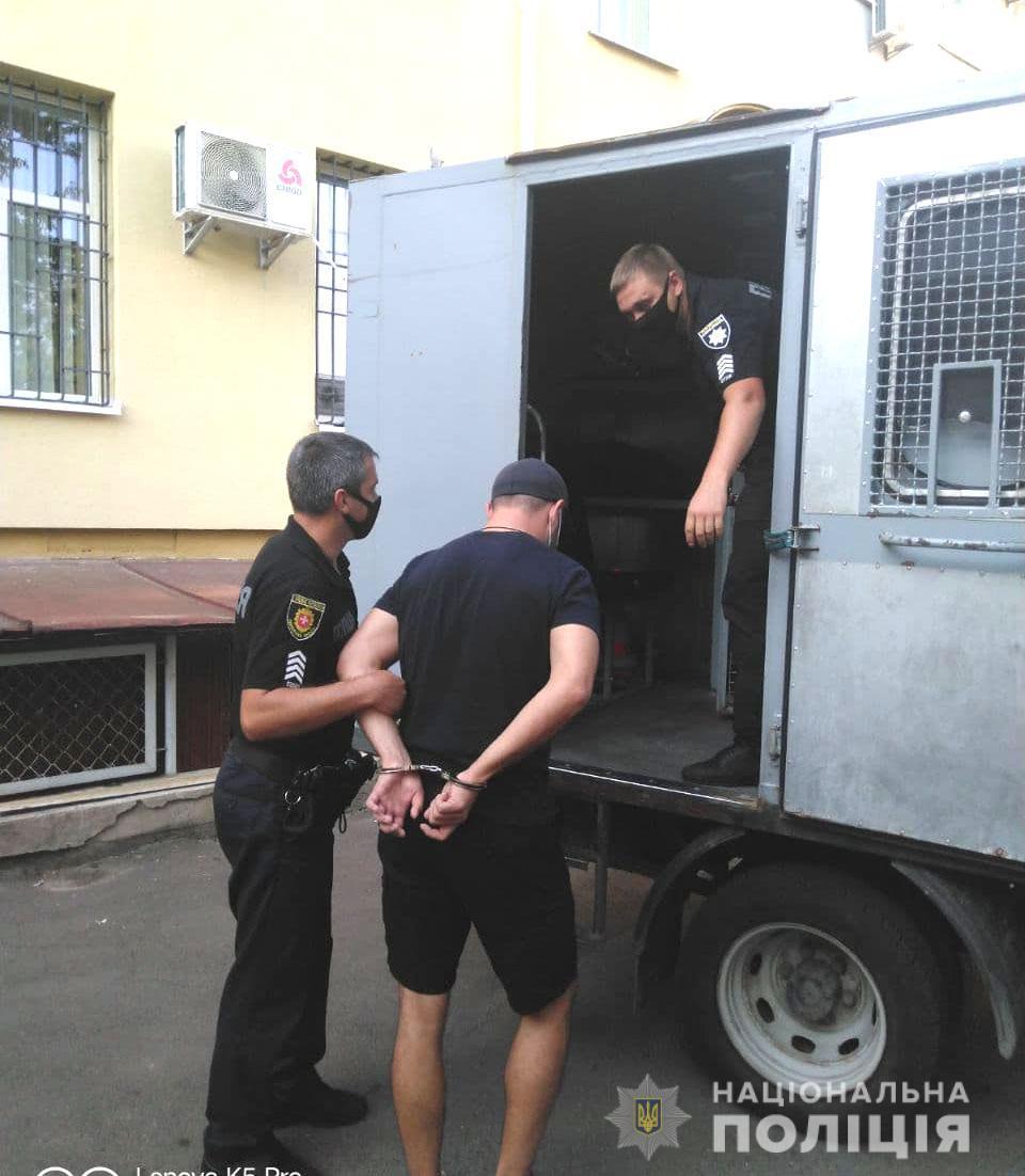Підозрюваний в умисному вбивстві після 8 місяців переховування з&#8217;явився в поліцію