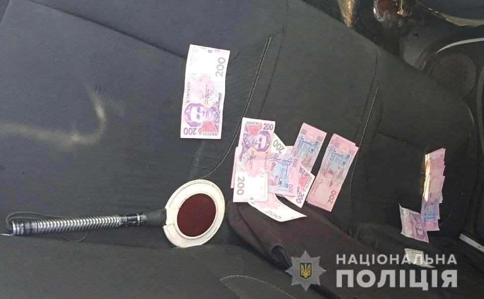 Поліцейські склали на п’яного водія п’ять адмінматеріалів та відкрили кримінальне провадження за хабар