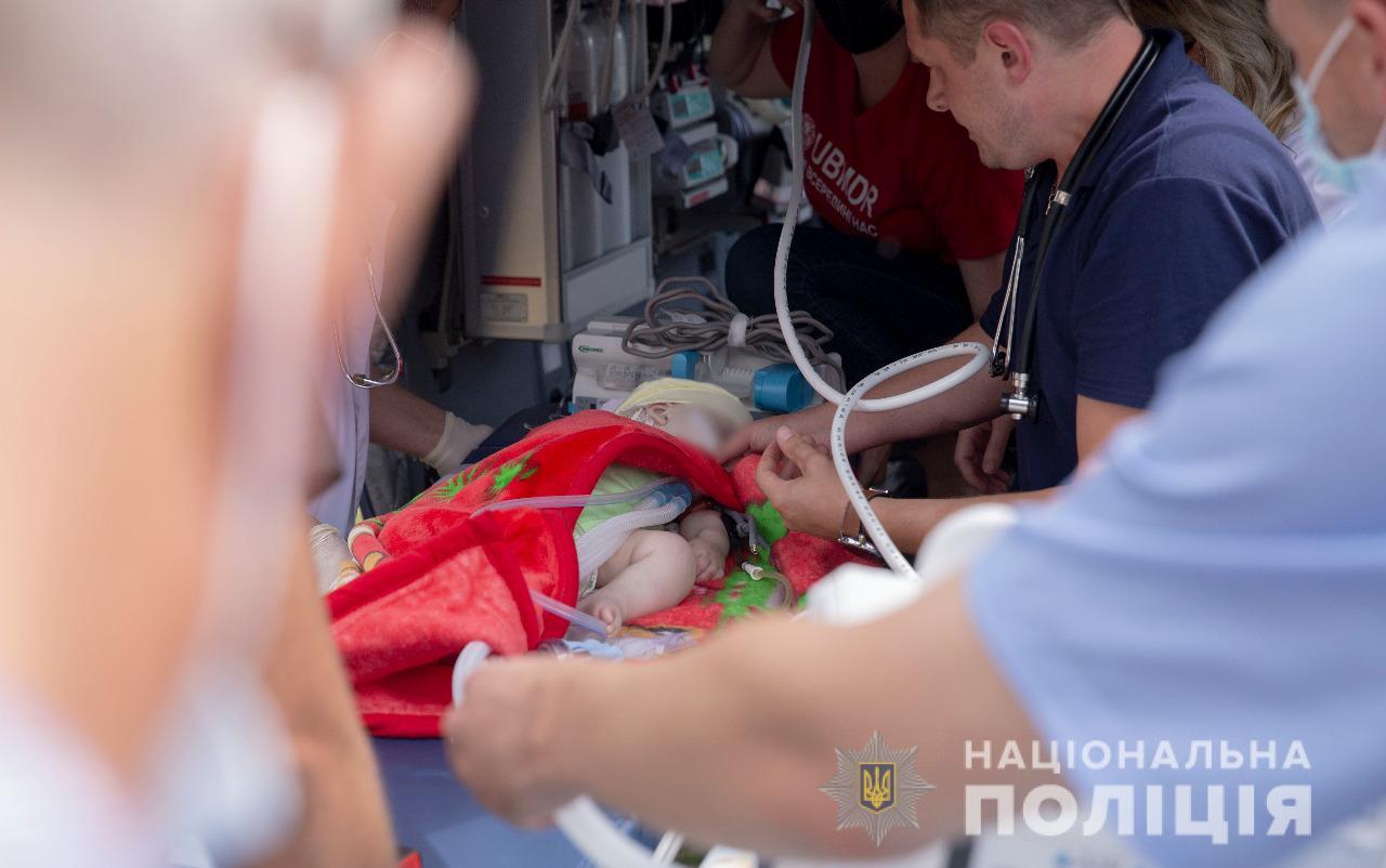 Поліцейський вертоліт доправив важкохворого 6-місячного хлопчика з Рівненщини до Києва