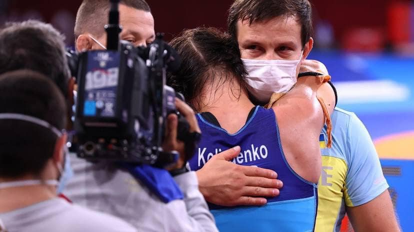 Призерка Олімпіади в Токіо подарувала тренеру квартиру, яку їй виділила держава Призерка Олімпіади в Токіо подарувала тренеру квартиру, яку їй виділила держава