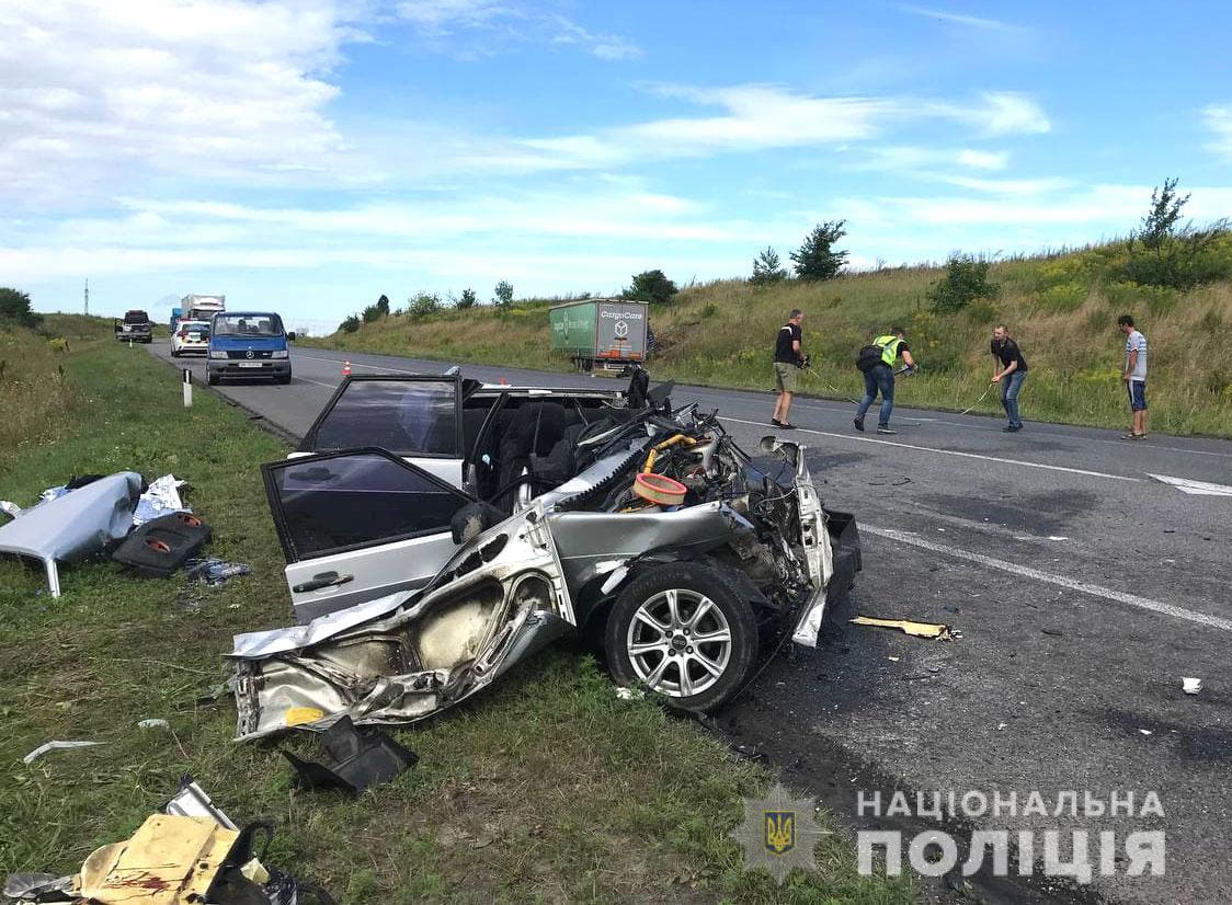 В ДТП на Рівненщині загинув водій легковика, в якому виявили наркотичні речовини