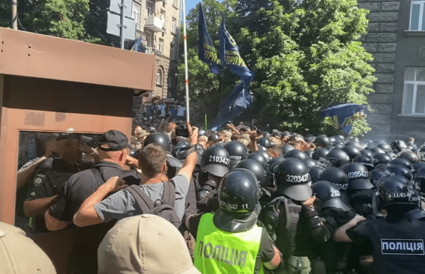 У Києві протестують представники Нацкорпусу