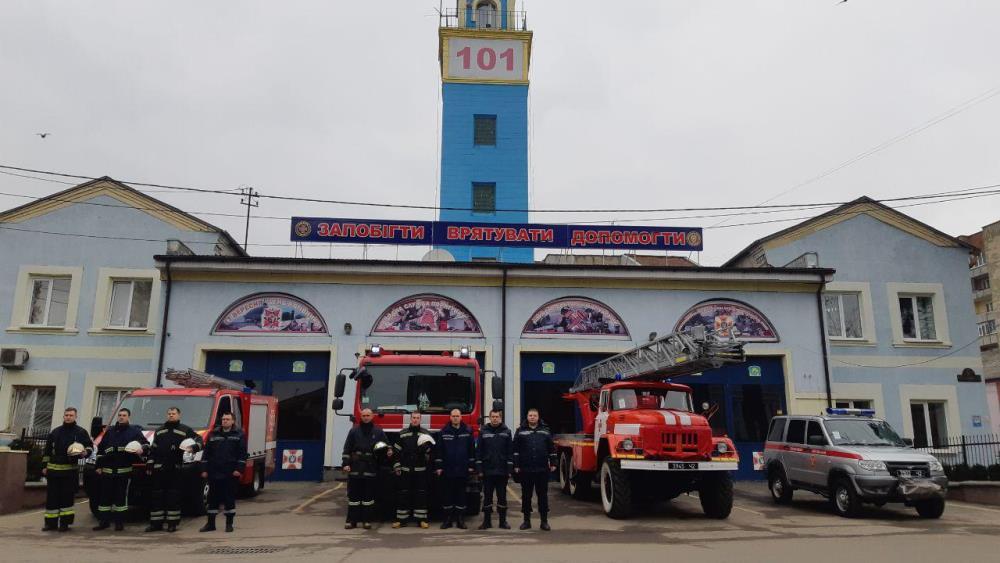 Рівнянка подякувала рятувальникам за незвичайну послугу Рівнянка подякувала рятувальникам за незвичайну послугу