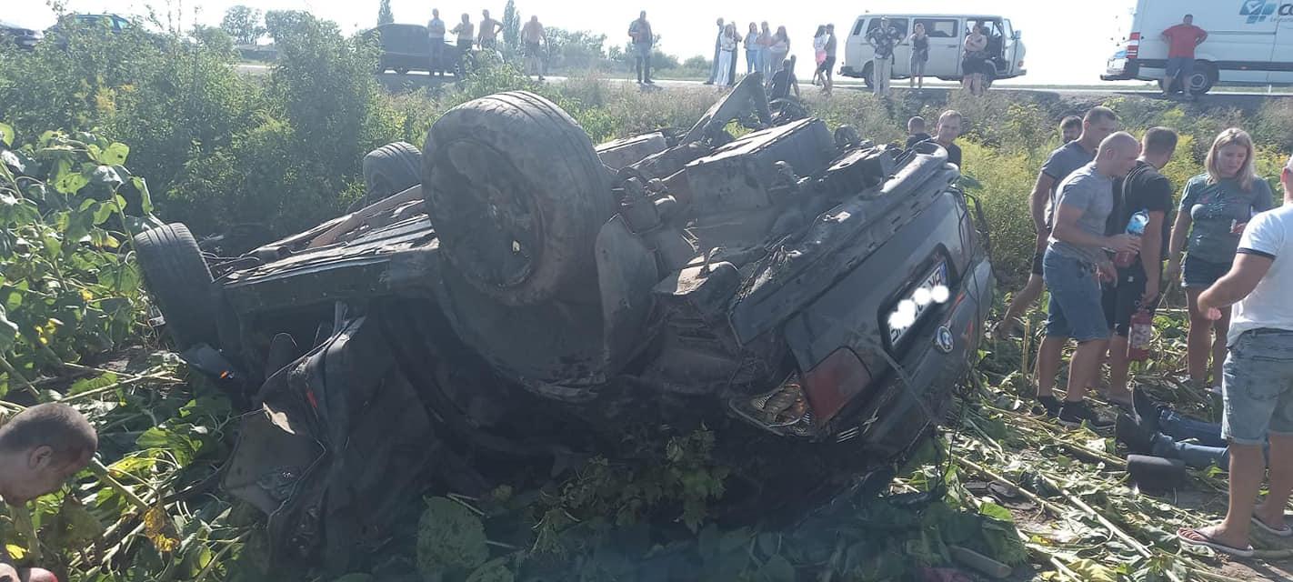 На Рівненщині в ДТП загинули водій та пасажир автівки, ще двоє травмовані