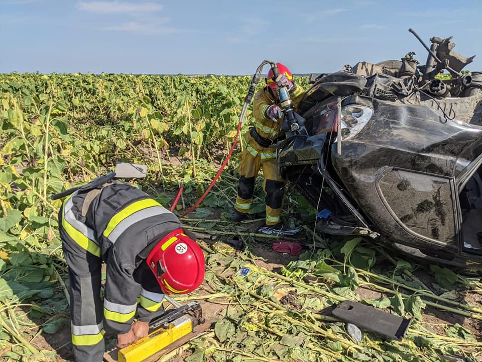 На Рівненщині в ДТП загинули водій та пасажир автівки, ще двоє травмовані