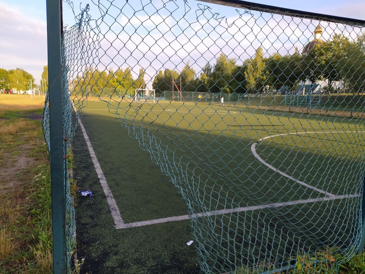 В Рівному стадіон встановлений за Громадський бюджет нищать вандали