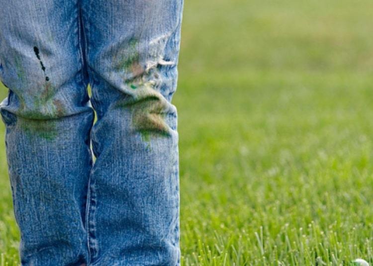 Мінералка допоможе впоратися з слідами трави Мінералка допоможе впоратися з слідами трави