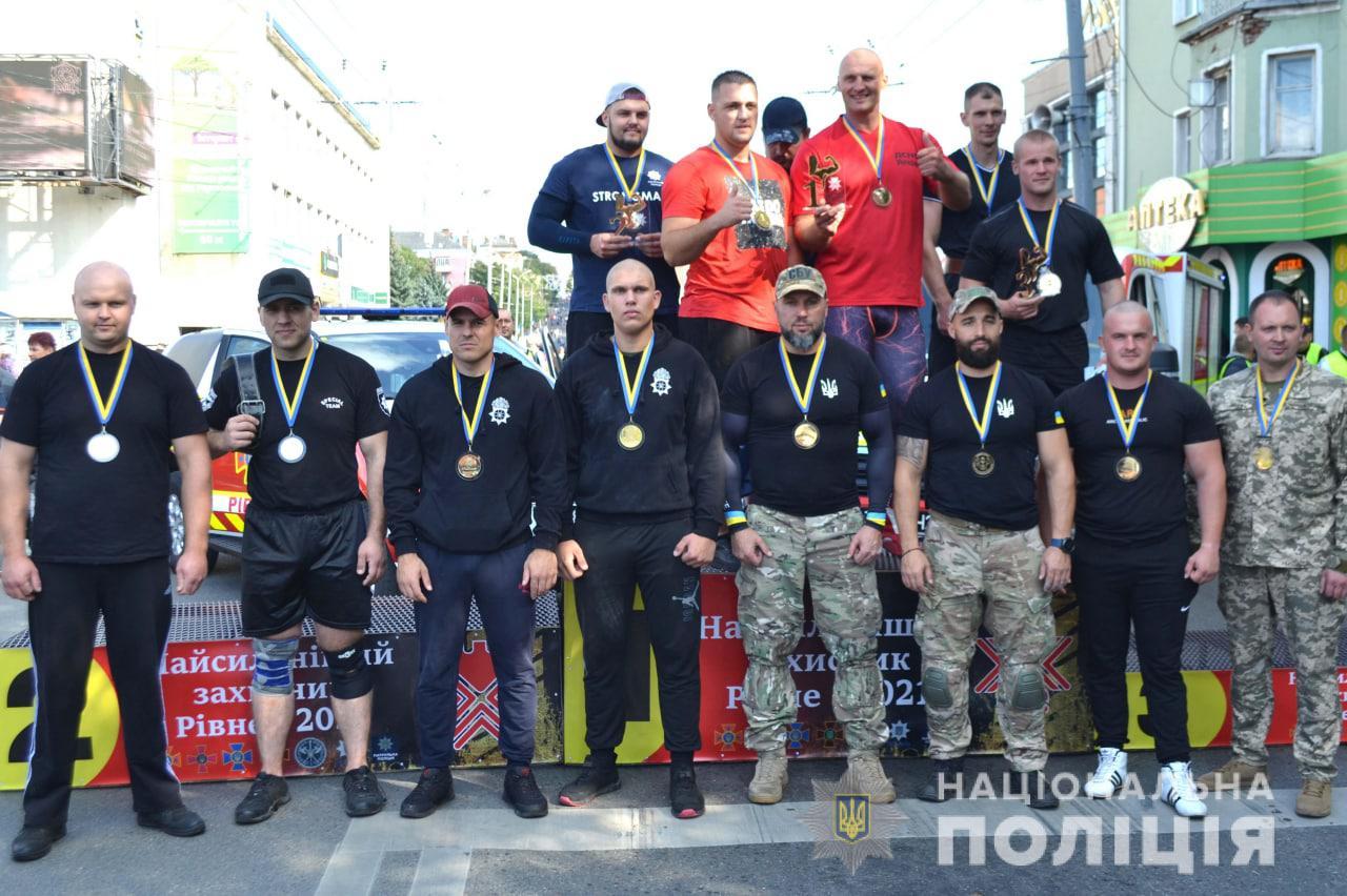 У Рівному найсильнішими серед силовиків стали рятувальники
