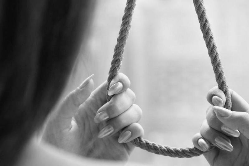 Біля Рівного повісилась матір трьох дітей