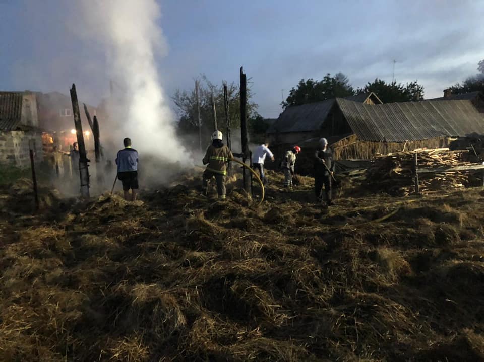 Сарненські вогнеборці ліквідували пожежу у приватному господарстві