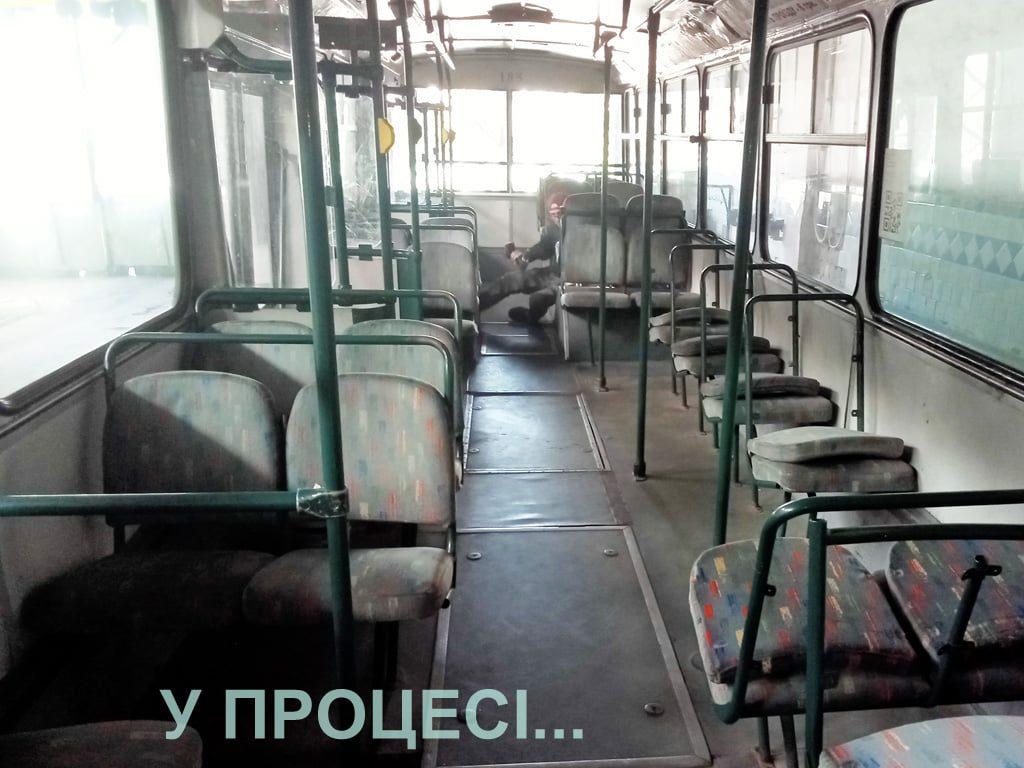 Оновлений тролейбус, який працював у трьох країнах виходить у рейс