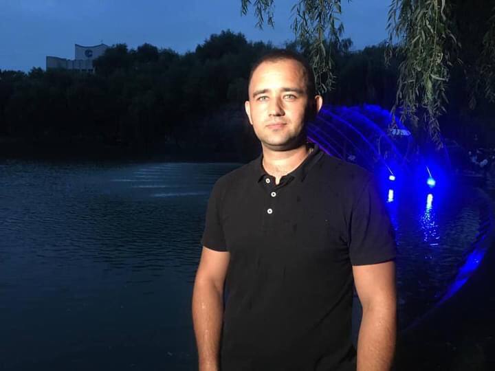 Фонтан у центрі Рівного засяяв різними кольорами (фото)
